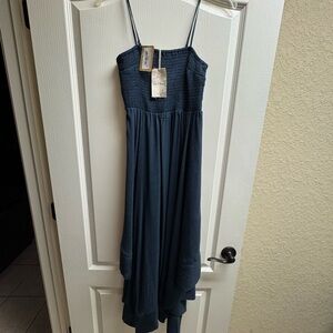 Navy spaghetti strap midi length, handkerchief hem, sundress
NWT
Size Medium